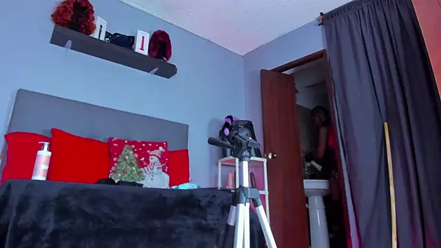 Coco Kiss online show from December 2025 08:04:02 PM