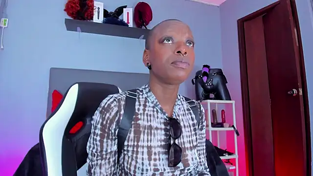 Coco Kiss online show from November 2025 07:03:01 PM