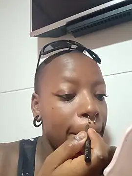 Coco Kiss online show from April 2026 06:36:01 PM