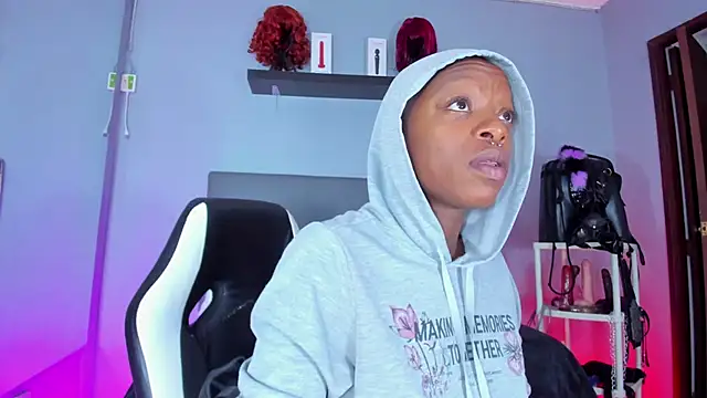 Coco Kiss online show from October 2025 01:02:01 PM