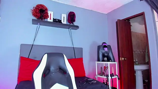 Coco Kiss online show from November 2025 03:06:01 PM