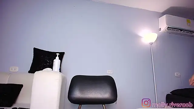 Snapshot of mollyrivera chatting on October 2025 09:26:01 PM mollyrivera online show from October 2025 09:26:01 PM