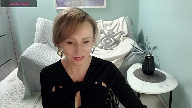 HornyMilf 777 online show from September 2025 06:47:01 AM