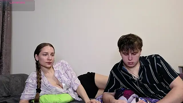 Emily and Ilumi online show from December 2025 05:45:01 PM