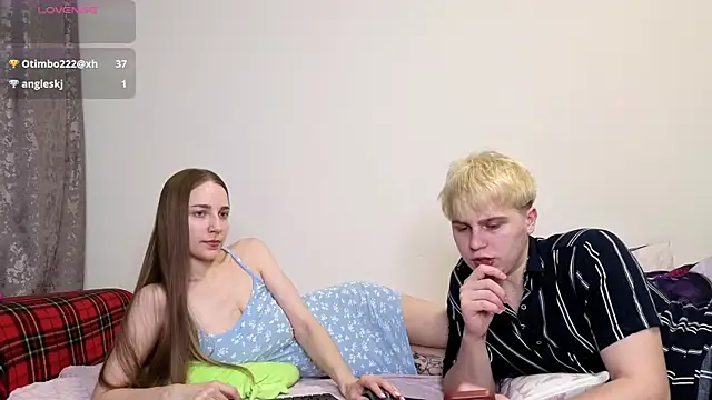 Emily and Ilumi online show from January 2026 07:39:01 PM