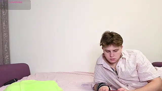 Emily and Ilumi online show from November 2025 11:36:01 AM