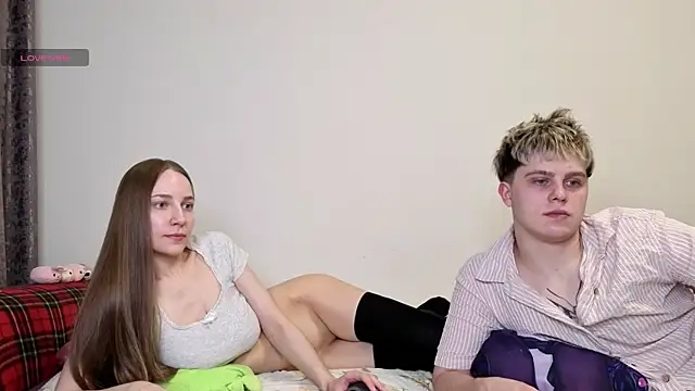 Emily and Ilumi online show from April 2026 07:20:01 PM