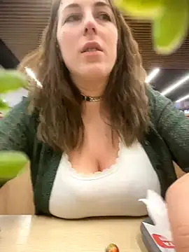 MommmyYummy online show from May 2026 11:05:02 AM