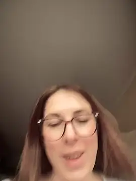 MommmyYummy online show from February 2026 10:49:01 AM