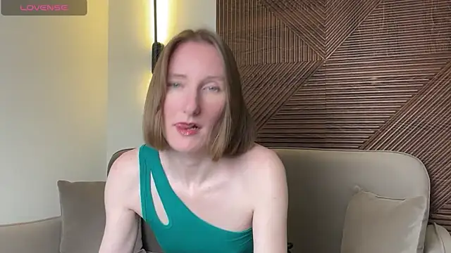 Snapshot of MonikaBos chatting on April 2026 09:10:02 PM MonikaBos online show from April 2026 09:10:02 PM