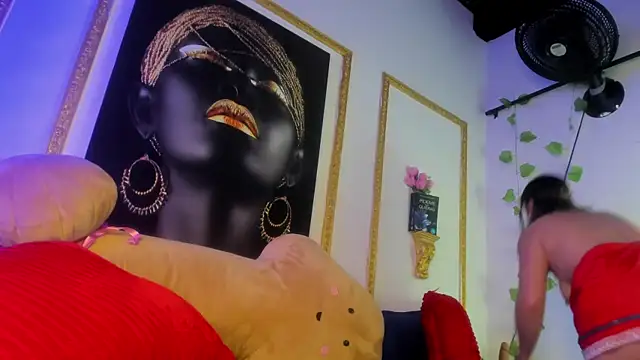Snapshot of CandyQueenGold chatting on March 2025 01:07:01 AM CandyQueenGold online show from March 2025 01:07:01 AM