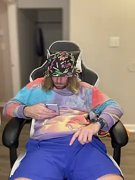 Snapshot of 4kUsh2Fashion0 chatting on January 2025 01:03:01 AM 4kUsh2Fashion0 online show from January 2025 01:03:01 AM