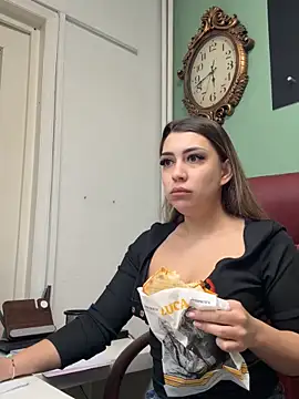 EveEvian online show from November 2025 03:05:01 PM