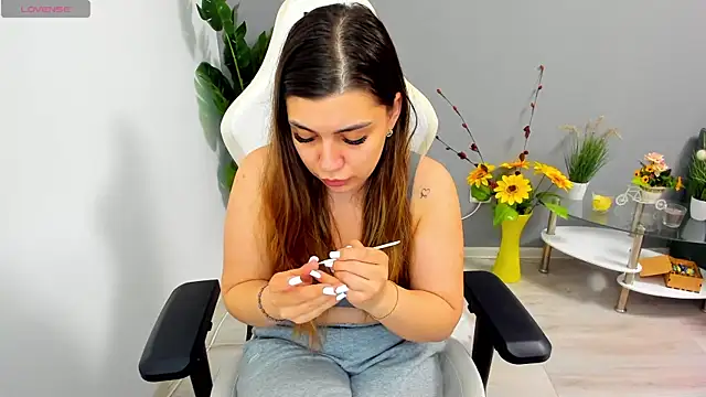 Snapshot of EveEvian chatting on June 2026 07:29:02 PM EveEvian online show from June 2026 07:29:02 PM