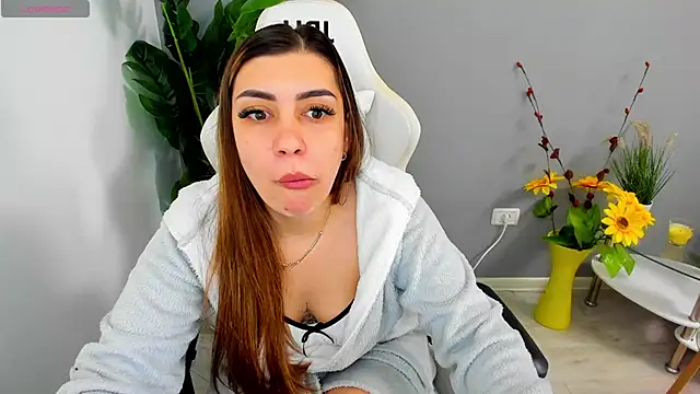 Snapshot of EveEvian chatting on April 2026 11:23:02 AM EveEvian online show from April 2026 11:23:02 AM
