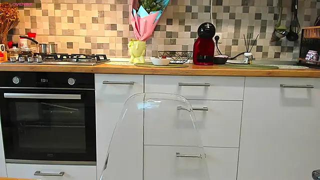 EveEvian online show from October 2025 08:05:01 AM