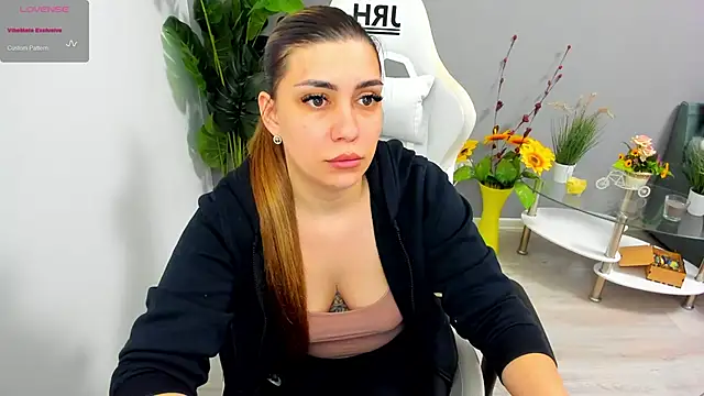 Snapshot of EveEvian chatting on May 2026 07:11:01 PM EveEvian online show from May 2026 07:11:01 PM