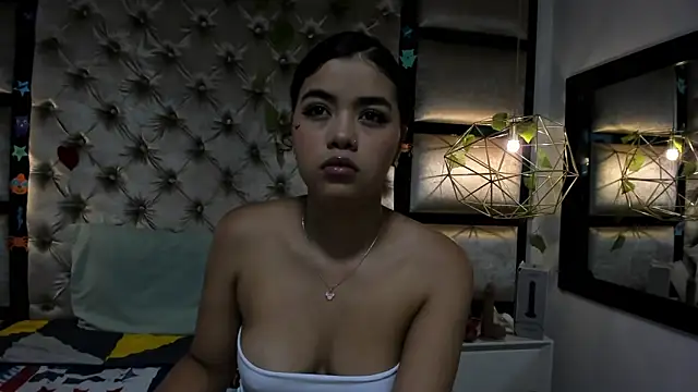 Snapshot of Angela_lovee chatting on May 2026 01:08:02 PM Angela lovee online show from May 2026 01:08:02 PM