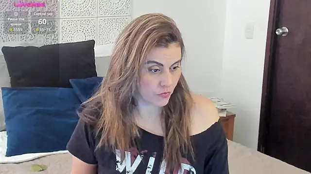 Snapshot of V_monse chatting on December 2025 09:20:02 PM V monse online show from December 2025 09:20:02 PM