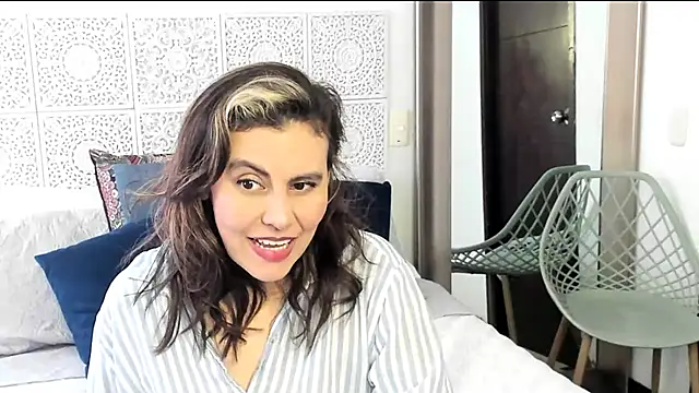 Snapshot of V_monse chatting on February 2025 03:01:02 PM V monse online show from February 2025 03:01:02 PM