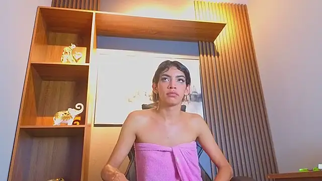 Snapshot of Alahia_Rodriguez chatting on May 2026 03:39:01 PM Alahia Rodriguez online show from May 2026 03:39:01 PM