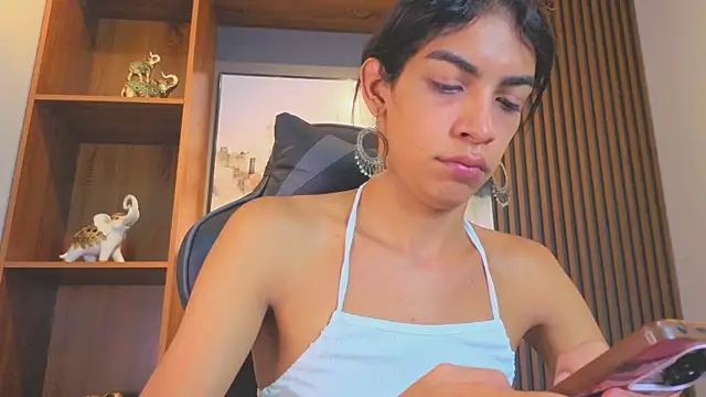 Snapshot of Alahia_Rodriguez chatting on July 2026 02:41:01 PM Alahia Rodriguez online show from July 2026 02:41:01 PM