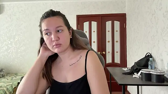 Nelly Fischer online show from May 2026 09:37:01 AM