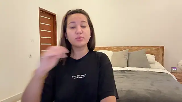 Nelly Fischer online show from September 2025 01:06:02 AM