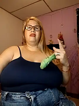 EllisW8 online show from December 2025 11:43:02 PM