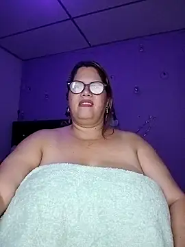 EllisW8 online show from December 2025 12:22:02 AM