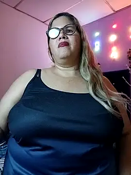 EllisW8 online show from November 2025 11:19:01 PM