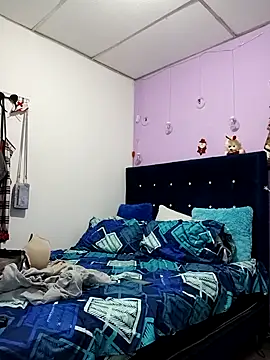 EllisW8 online show from November 2025 12:25:01 AM