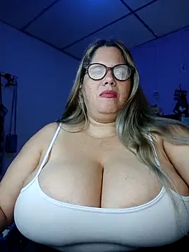 EllisW8 online show from November 2025 12:43:02 AM