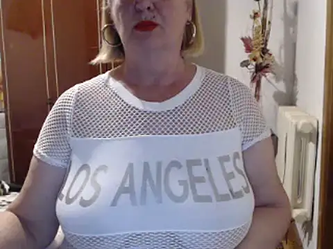 Secretfox online show from September 2025 12:55:01 PM
