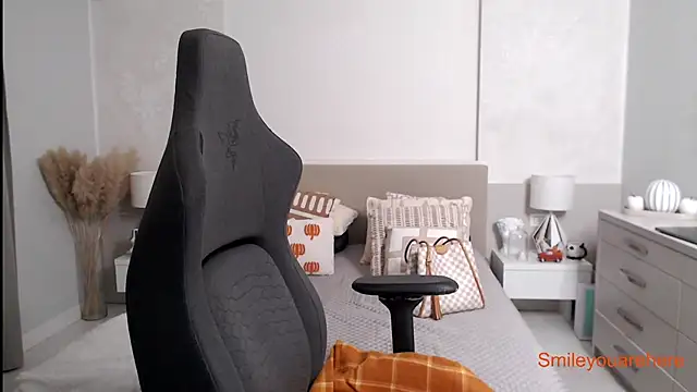 Smileyouarehere online show from September 2025 01:55:01 AM