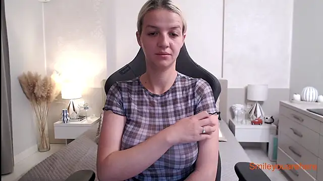 Smileyouarehere online show from October 2025 02:46:02 AM