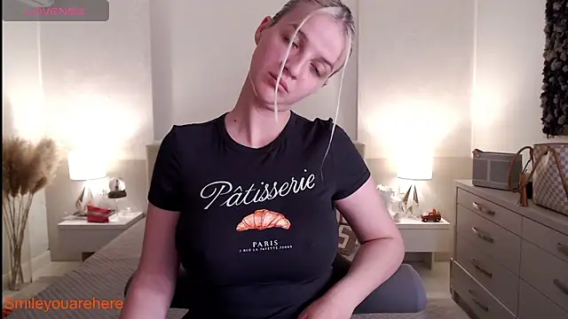 Smileyouarehere online show from April 2026 07:26:02 PM