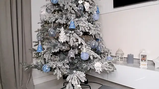 Smileyouarehere online show from December 2025 12:00:01 AM