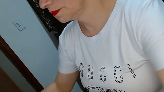 asleycavta online show from November 2025 06:01:02 PM