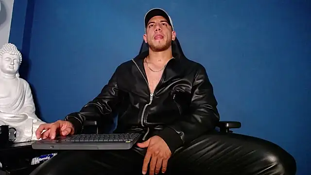 Maxxxpowerful online show from November 2025 04:43:02 PM