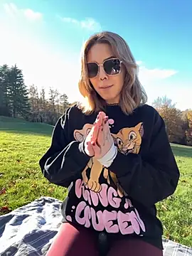 Mia Railey online show from November 2025 01:58:01 PM