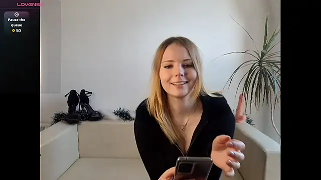 Frosty Princess online show from December 2024 01:03:01 PM