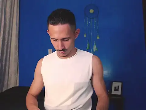 HomeAloneK online show from November 2025 07:39:02 PM