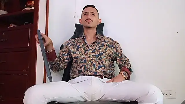 HomeAloneK online show from November 2025 07:36:02 PM