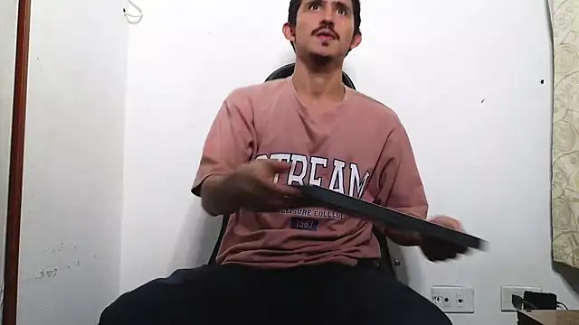 HomeAloneK online show from February 2026 07:22:01 PM