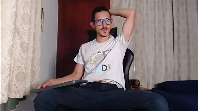 HomeAloneK online show from September 2025 09:22:02 PM