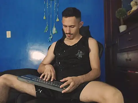 HomeAloneK online show from November 2025 07:52:02 PM