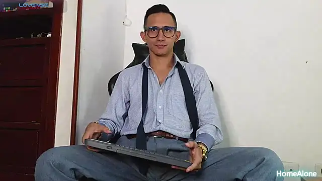 HomeAloneK online show from December 2025 07:48:01 PM