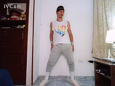 HomeAloneK online show from November 2025 07:47:01 PM