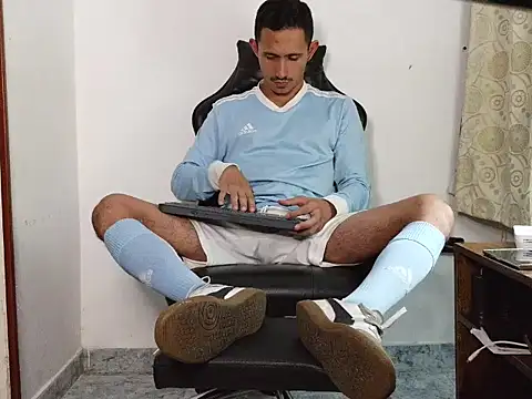 HomeAloneK online show from December 2025 07:31:01 PM